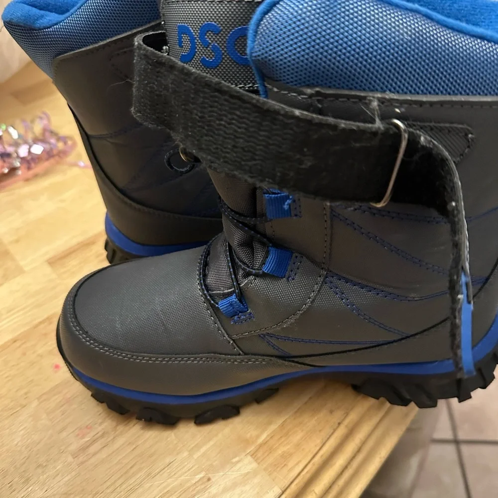 Kids' Waterproof Black and Blue Snow Boots sz 4